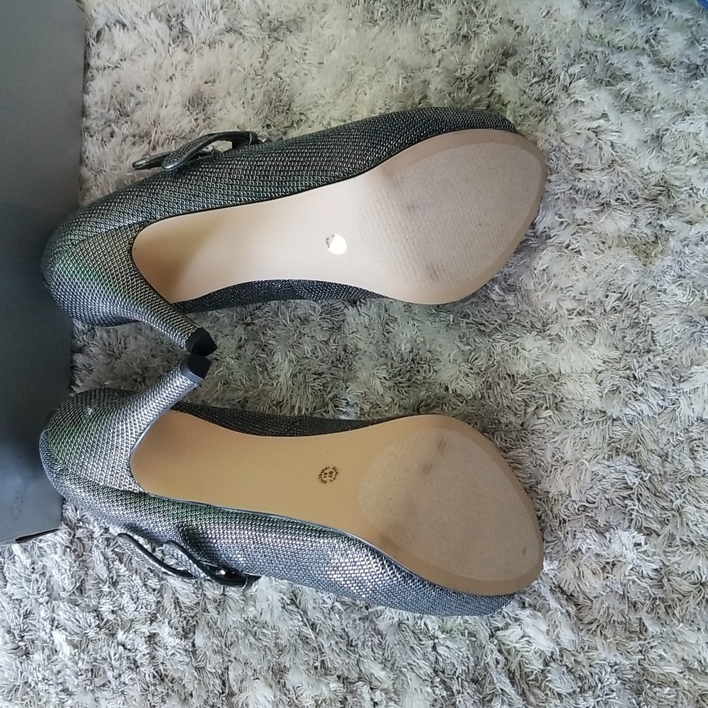 Shoes - Picture 3 of 4